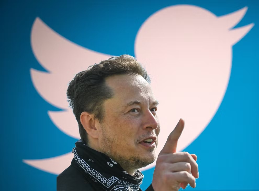 Twitter sube un 22% tras el anuncio de Elon Musk de retomar la compra de la compañía.