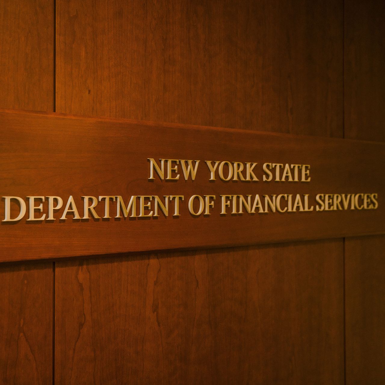 COINBASE llega a un acuerdo de $100 millones con el regulador financiero de Nueva York
