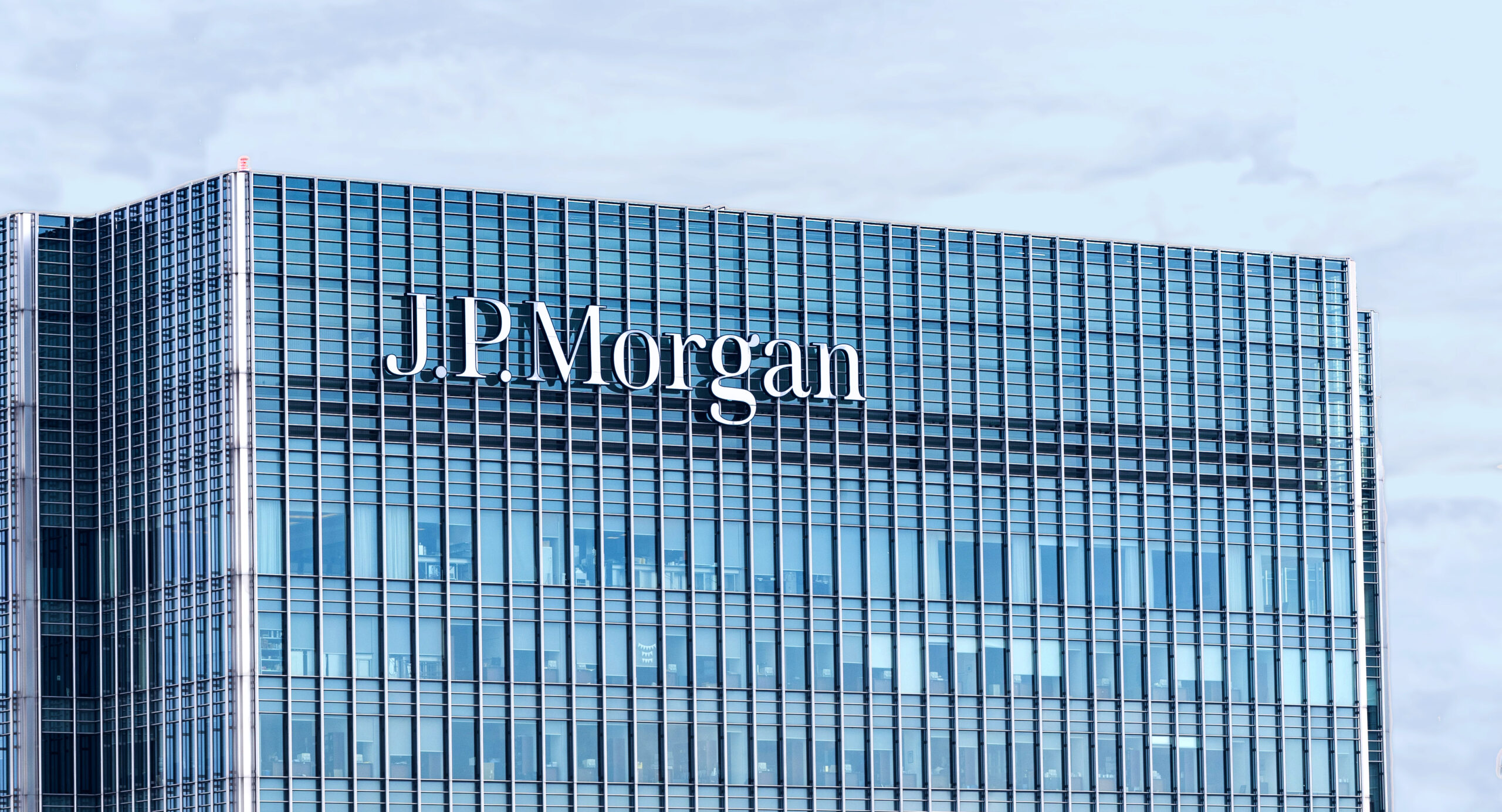 Jamie Dimon de JPMorgan asevera que el torbellino bancario de EE.UU., aún no ha terminado