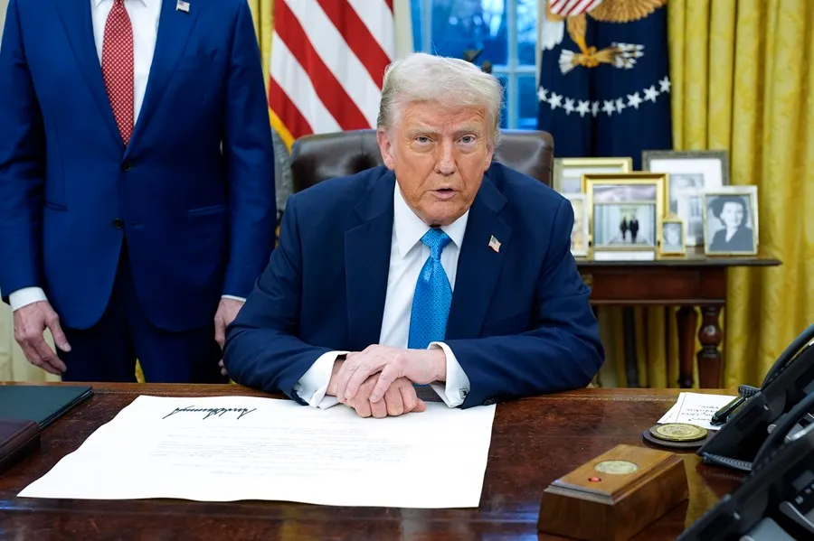 Trump revoca la norma del IRS sobre criptomonedas dirigida a DeFi